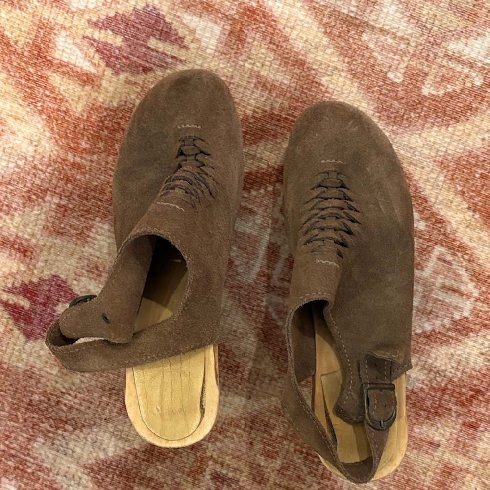 No. 6 Clog